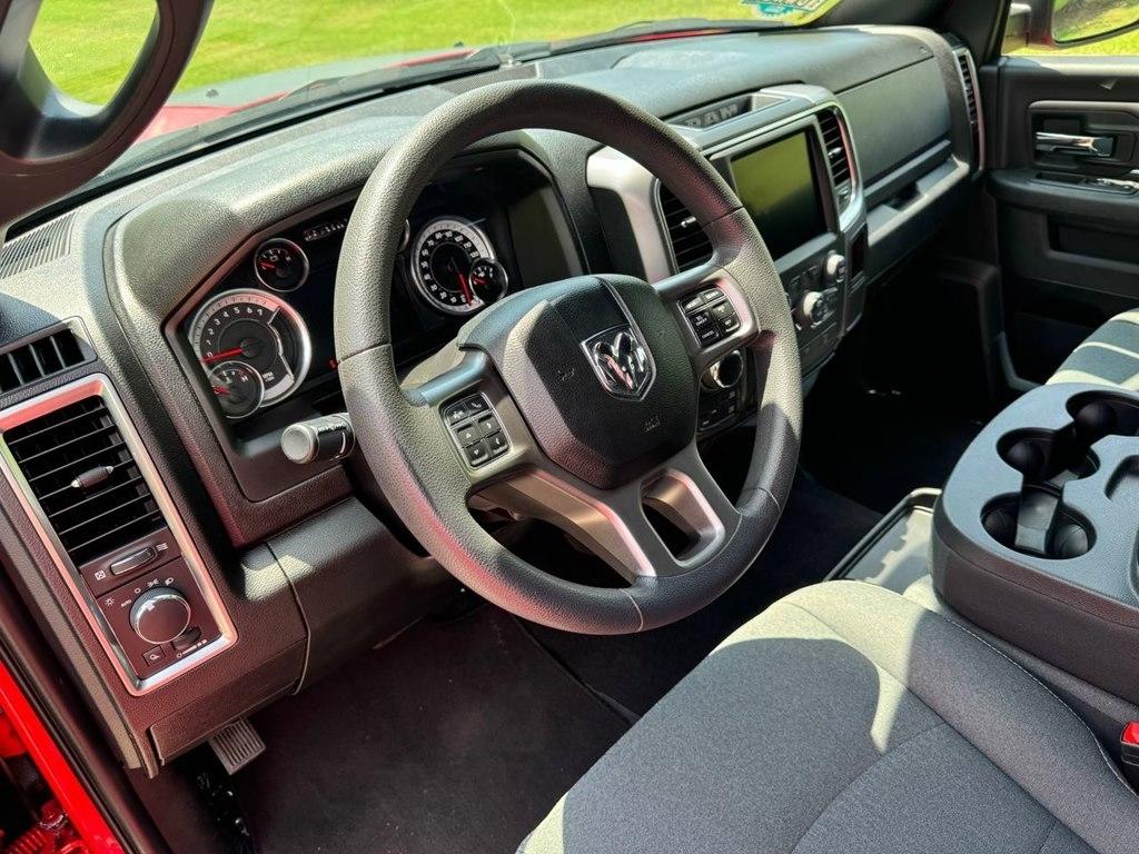 RAM 1500 Classic Warlock 4x4 Crew Cab 5'7" Box 2022