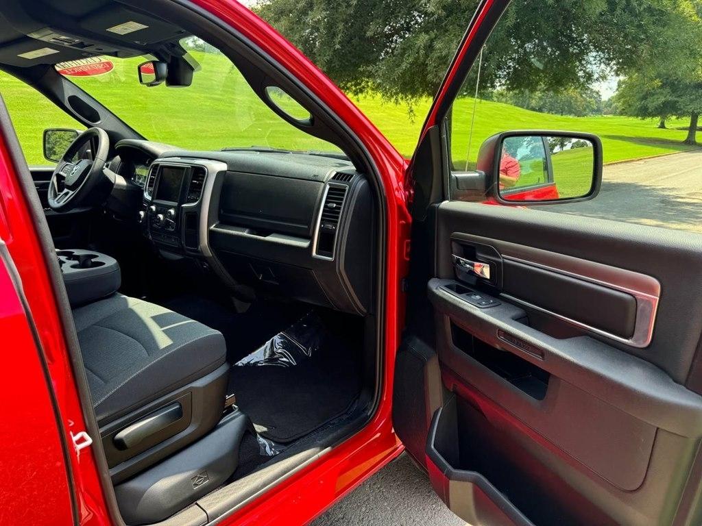 RAM 1500 Classic Warlock 4x4 Crew Cab 5'7" Box 2022