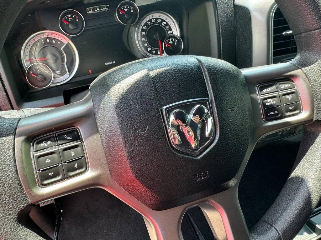 RAM 1500 Classic Warlock 4x4 Crew Cab 5'7" Box 2022