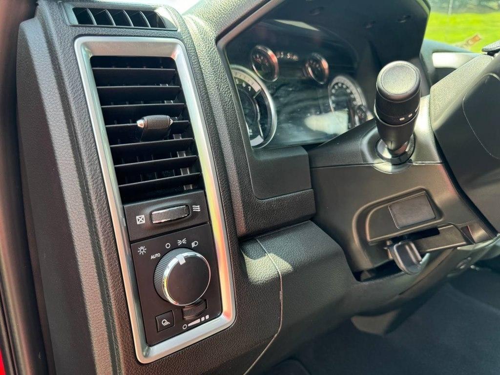 RAM 1500 Classic Warlock 4x4 Crew Cab 5'7" Box 2022