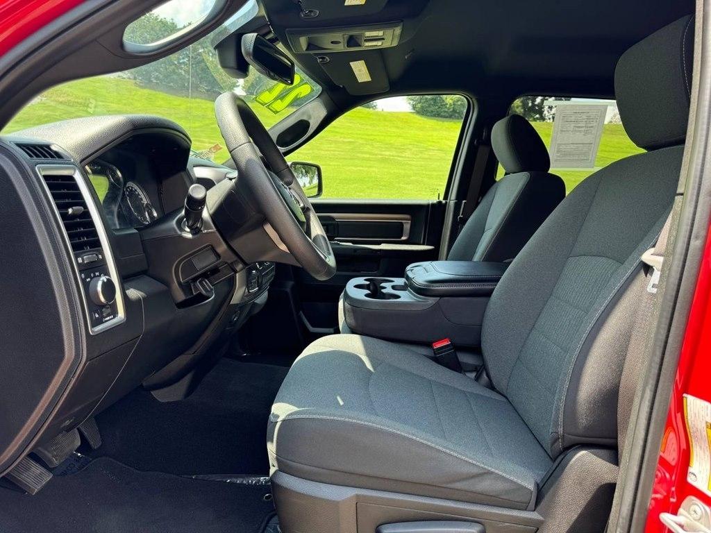 RAM 1500 Classic Warlock 4x4 Crew Cab 5'7" Box 2022