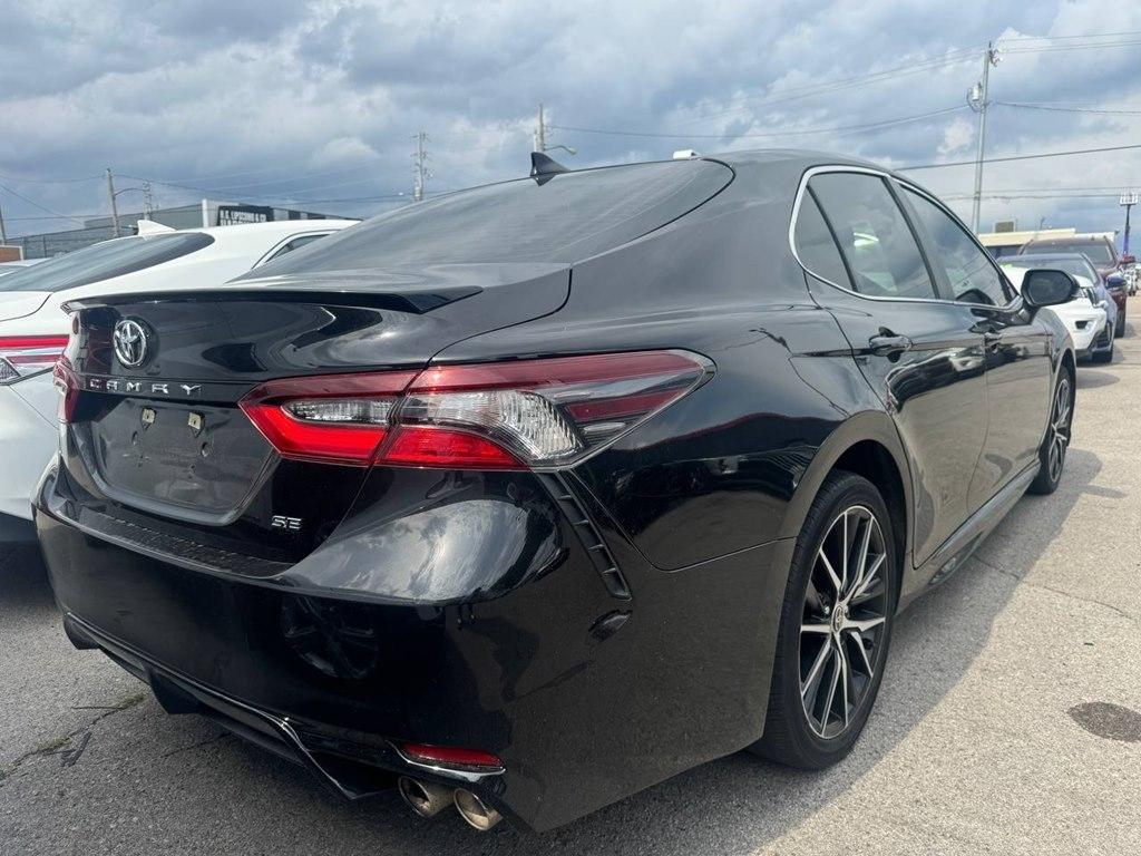 Toyota Camry SE Auto (Natl) 2021
