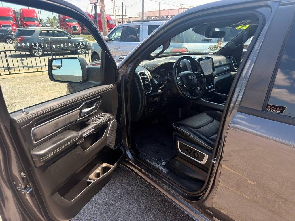RAM 1500 Laramie 4x2 Crew Cab 5'7" Box 2021