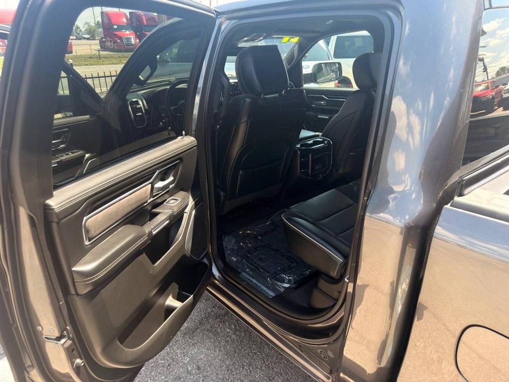 RAM 1500 Laramie 4x2 Crew Cab 5'7" Box 2021