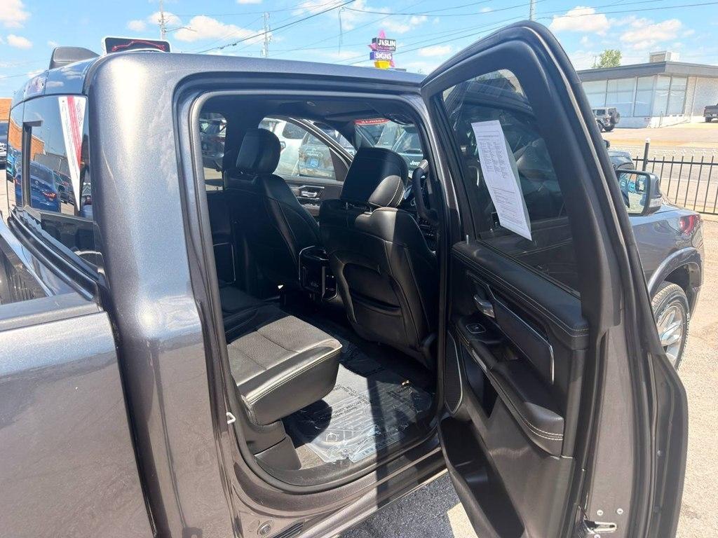 RAM 1500 Laramie 4x2 Crew Cab 5'7" Box 2021