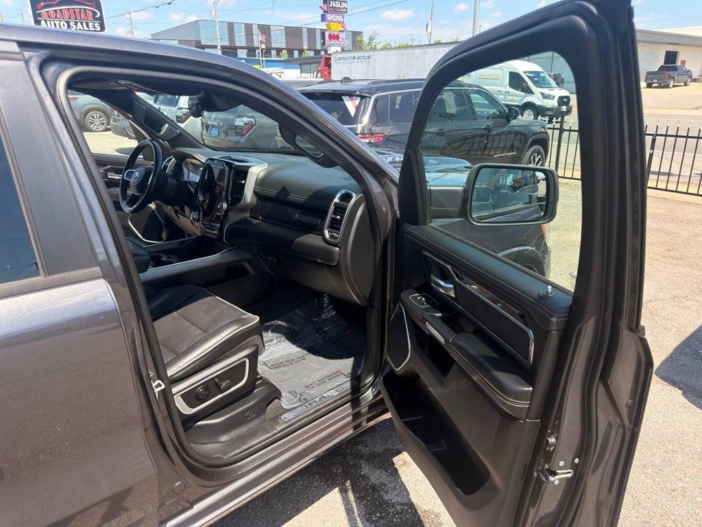 RAM 1500 Laramie 4x2 Crew Cab 5'7" Box 2021