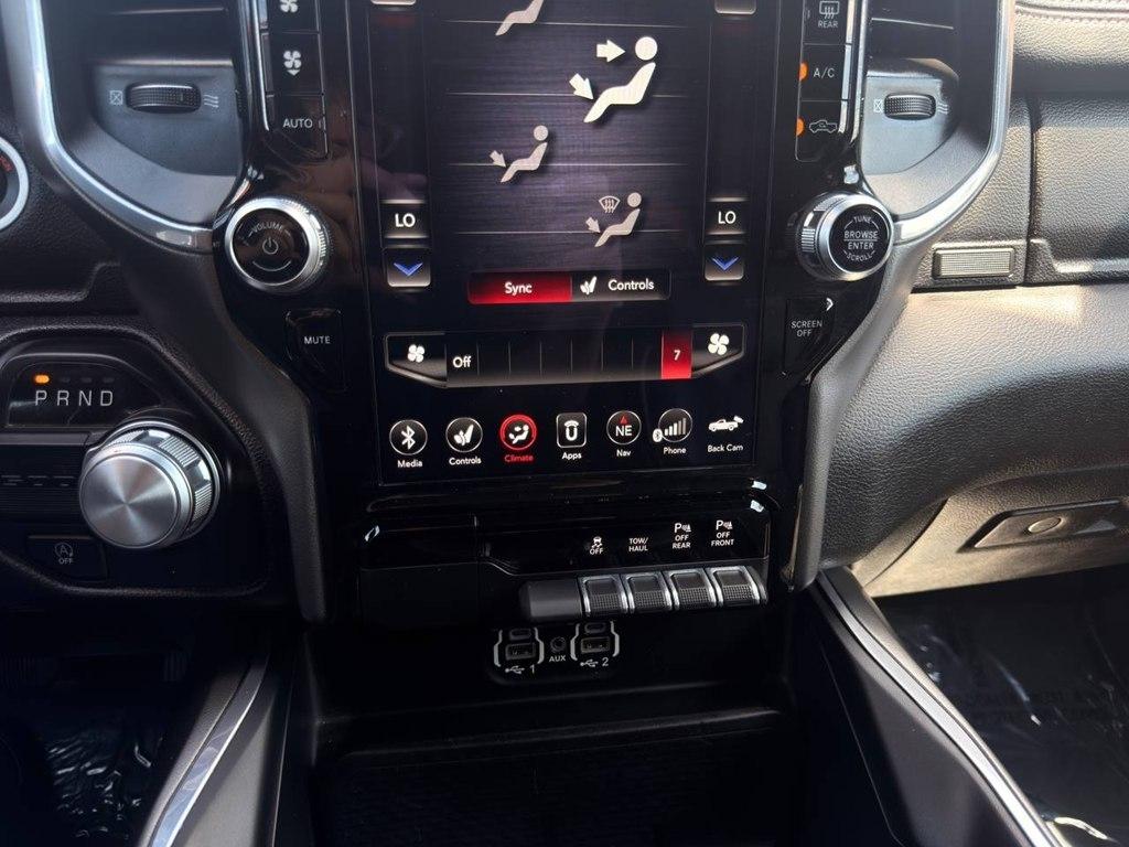 RAM 1500 Laramie 4x2 Crew Cab 5'7" Box 2021