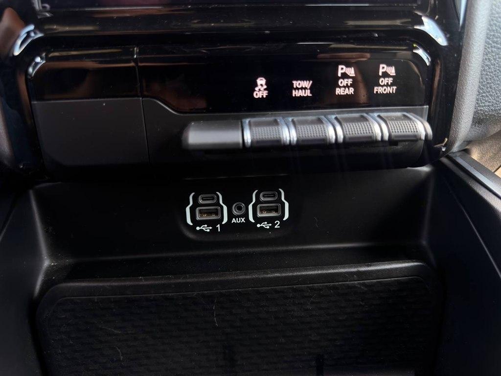RAM 1500 Laramie 4x2 Crew Cab 5'7" Box 2021