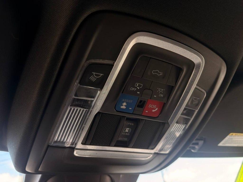 RAM 1500 Laramie 4x2 Crew Cab 5'7" Box 2021