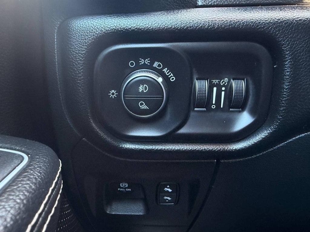 RAM 1500 Laramie 4x2 Crew Cab 5'7" Box 2021