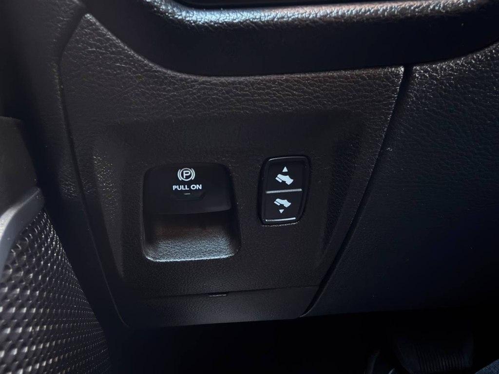 RAM 1500 Laramie 4x2 Crew Cab 5'7" Box 2021