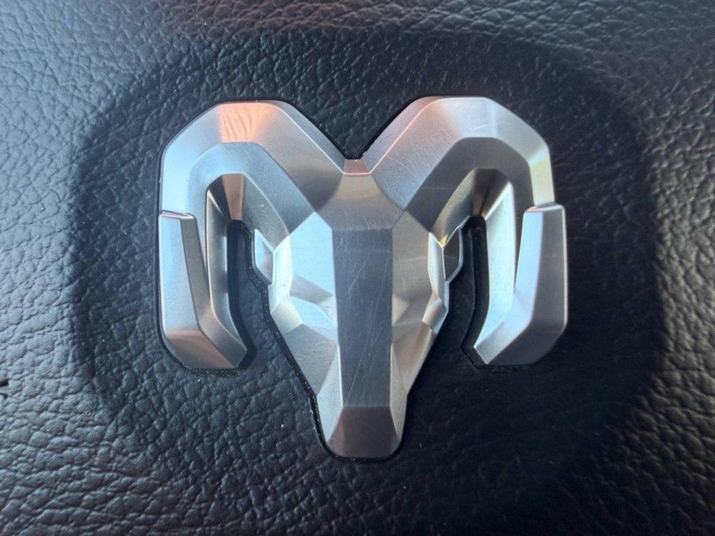 RAM 1500 Laramie 4x2 Crew Cab 5'7" Box 2021