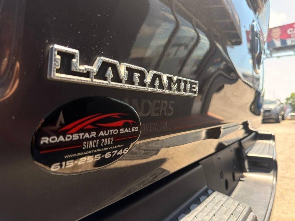 RAM 1500 Laramie 4x2 Crew Cab 5'7" Box 2021