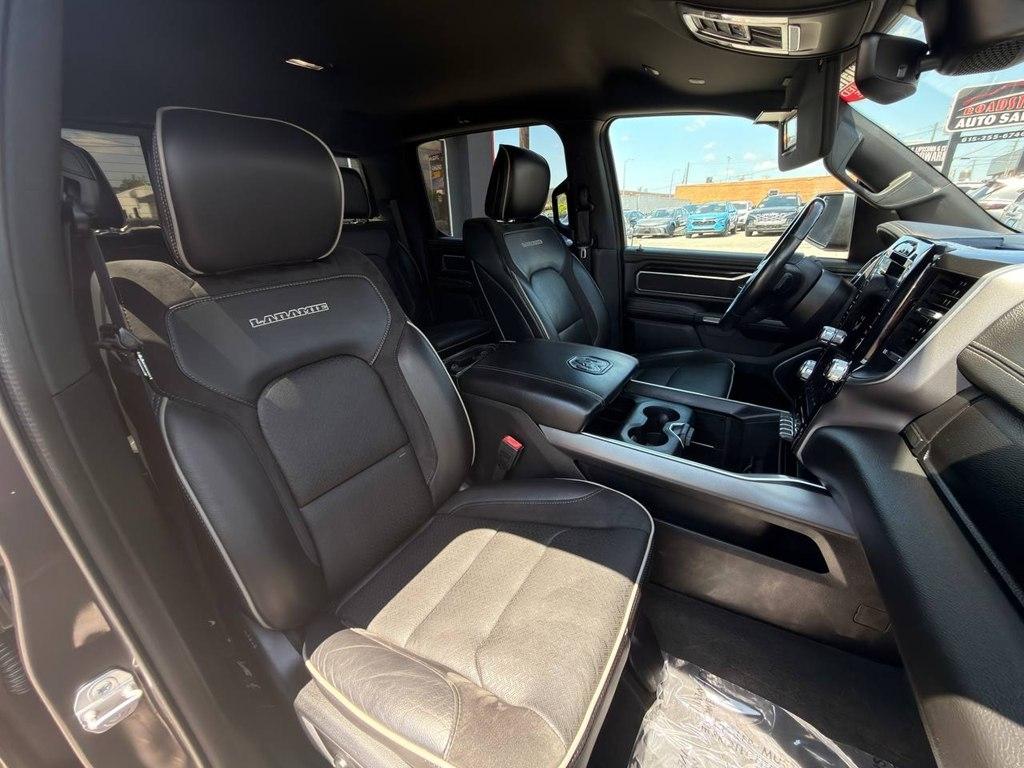 RAM 1500 Laramie 4x2 Crew Cab 5'7" Box 2021