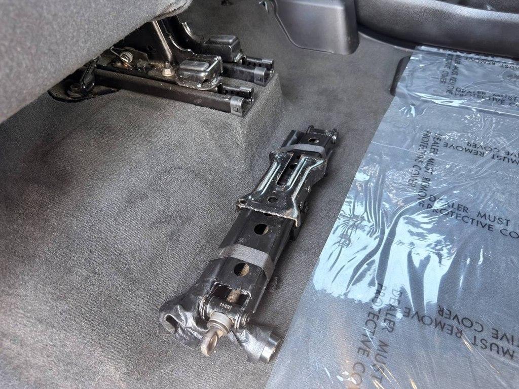 RAM 1500 Laramie 4x2 Crew Cab 5'7" Box 2021
