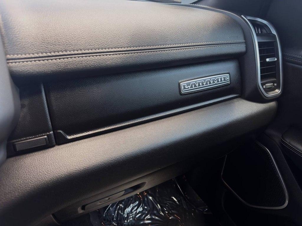 RAM 1500 Laramie 4x2 Crew Cab 5'7" Box 2021