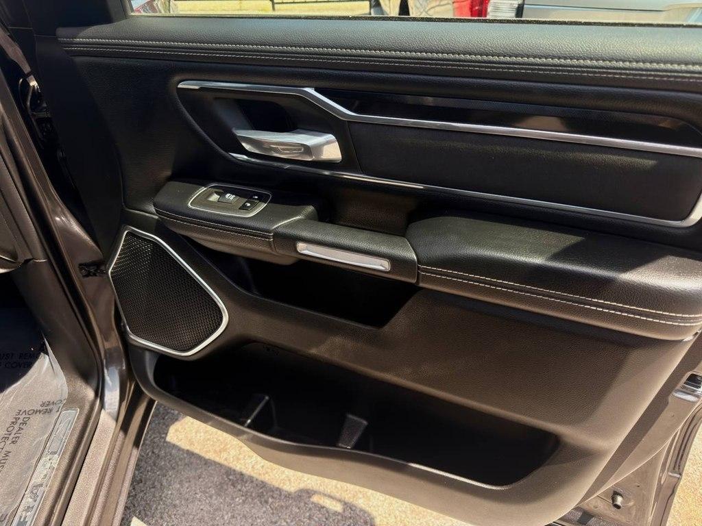 RAM 1500 Laramie 4x2 Crew Cab 5'7" Box 2021