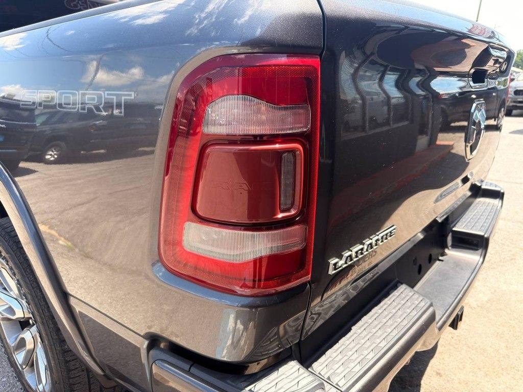 RAM 1500 Laramie 4x2 Crew Cab 5'7" Box 2021