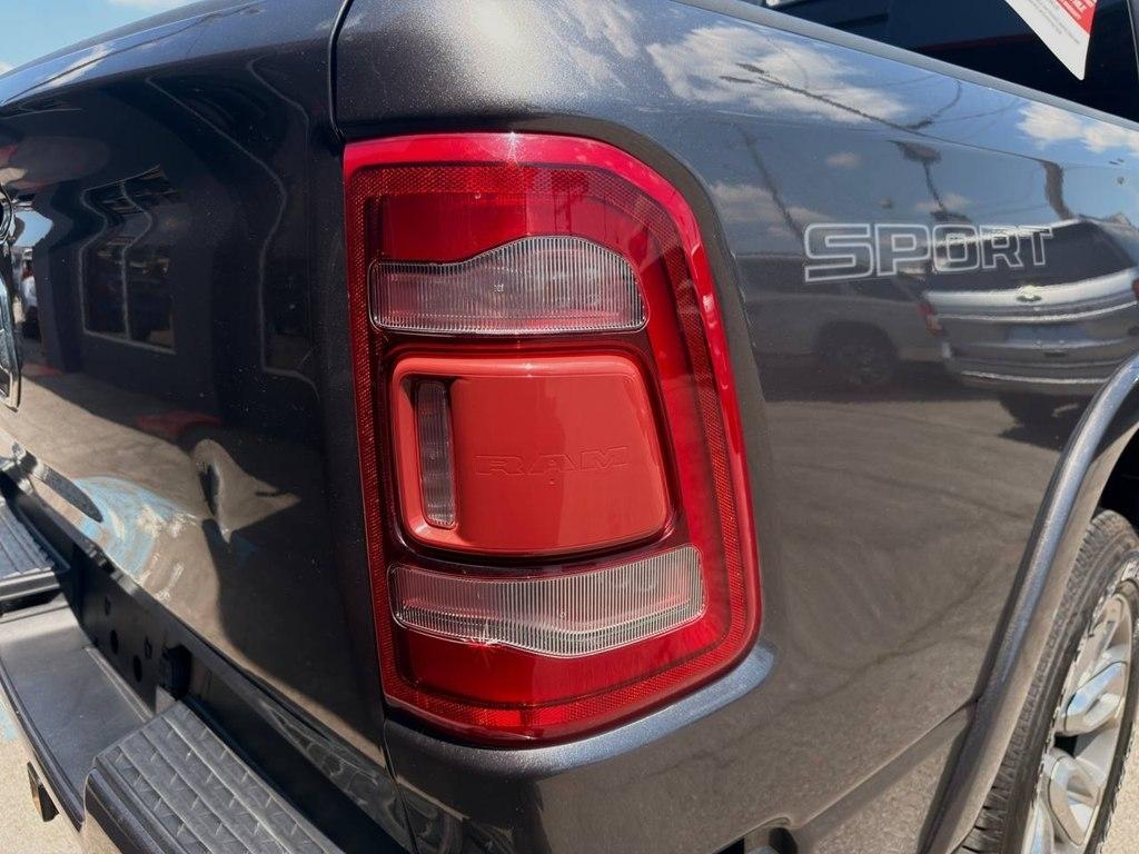RAM 1500 Laramie 4x2 Crew Cab 5'7" Box 2021
