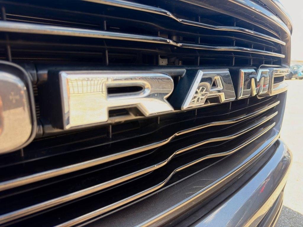 RAM 1500 Laramie 4x2 Crew Cab 5'7" Box 2021