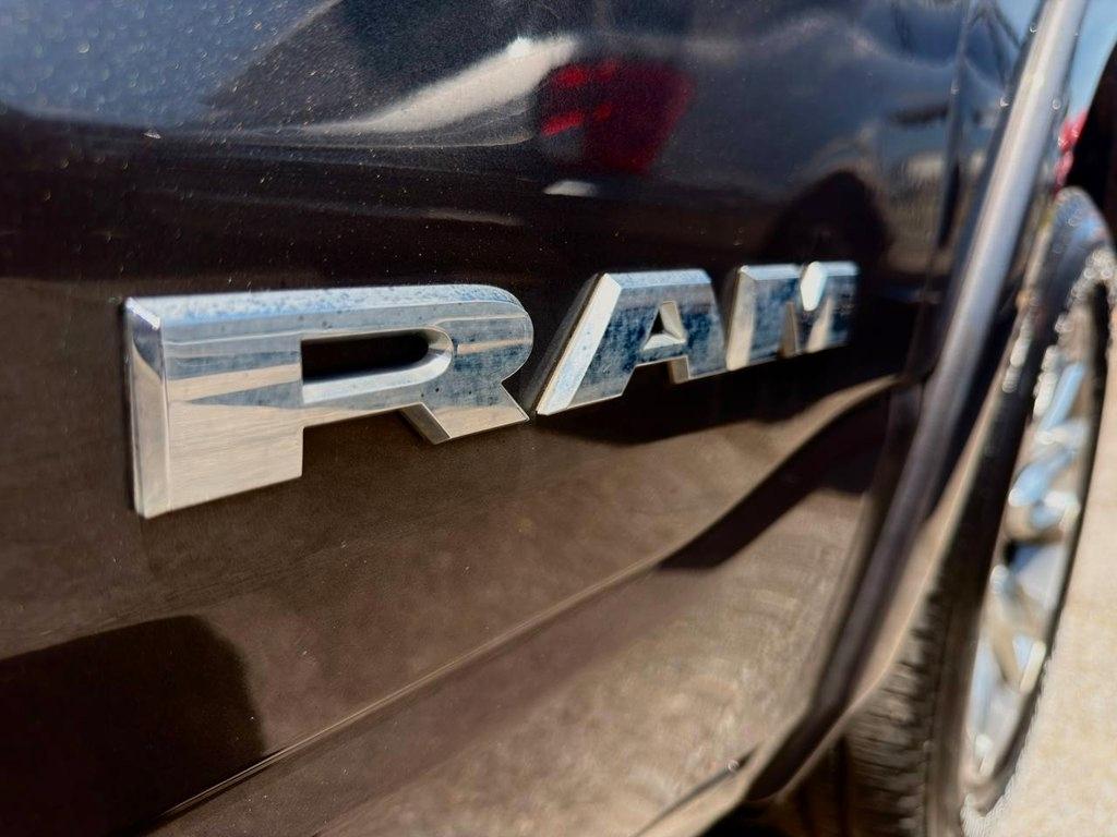 RAM 1500 Laramie 4x2 Crew Cab 5'7" Box 2021