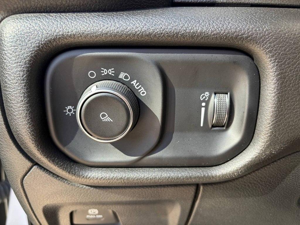 RAM 1500 Tradesman 4x4 Crew Cab 5'7" Box 2024