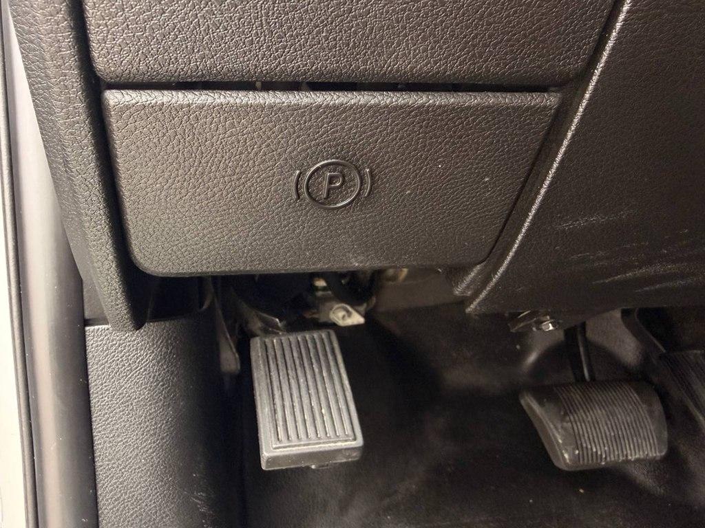 RAM 1500 Classic Tradesman 4x4 Crew Cab 5'7" Box 2021