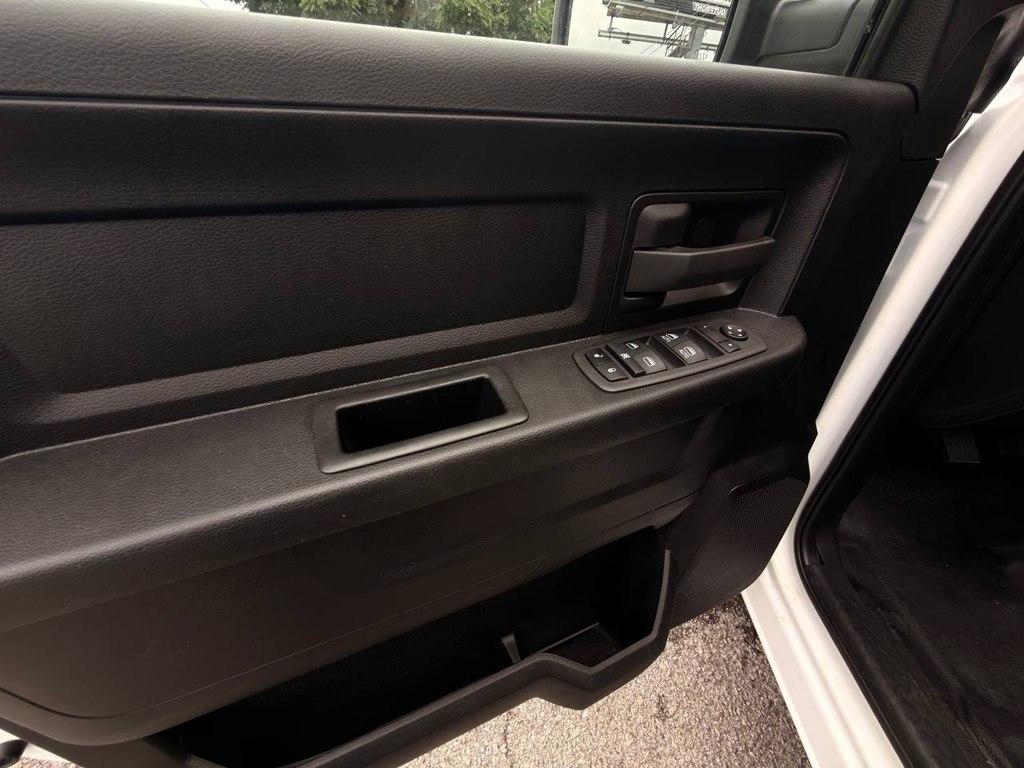 RAM 1500 Classic Tradesman 4x4 Crew Cab 5'7" Box 2021