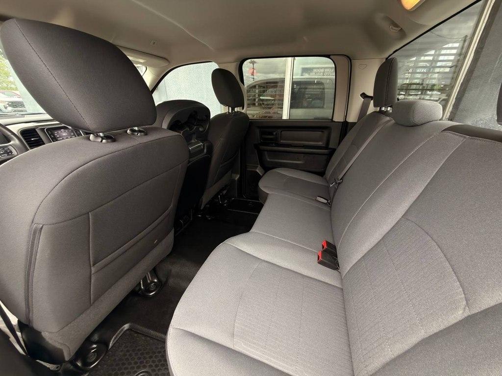 RAM 1500 Classic Tradesman 4x4 Crew Cab 5'7" Box 2021