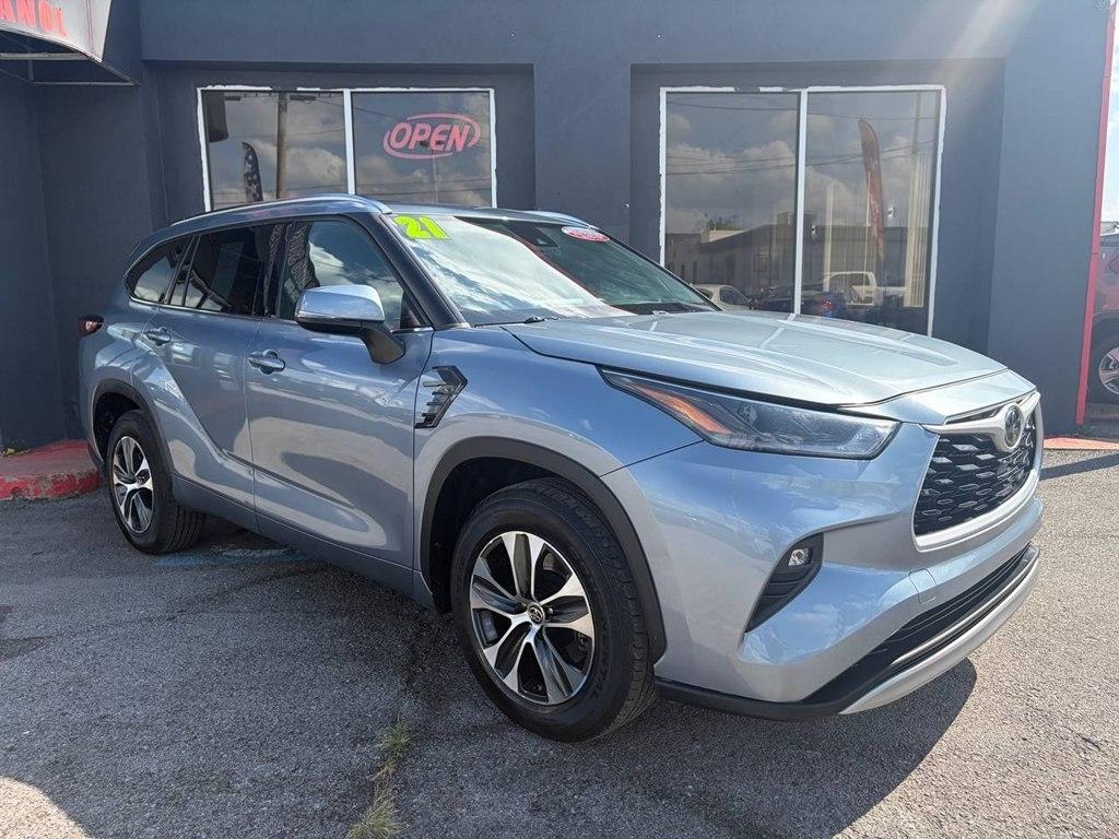 Toyota Highlander XLE FWD (Natl) 2021
