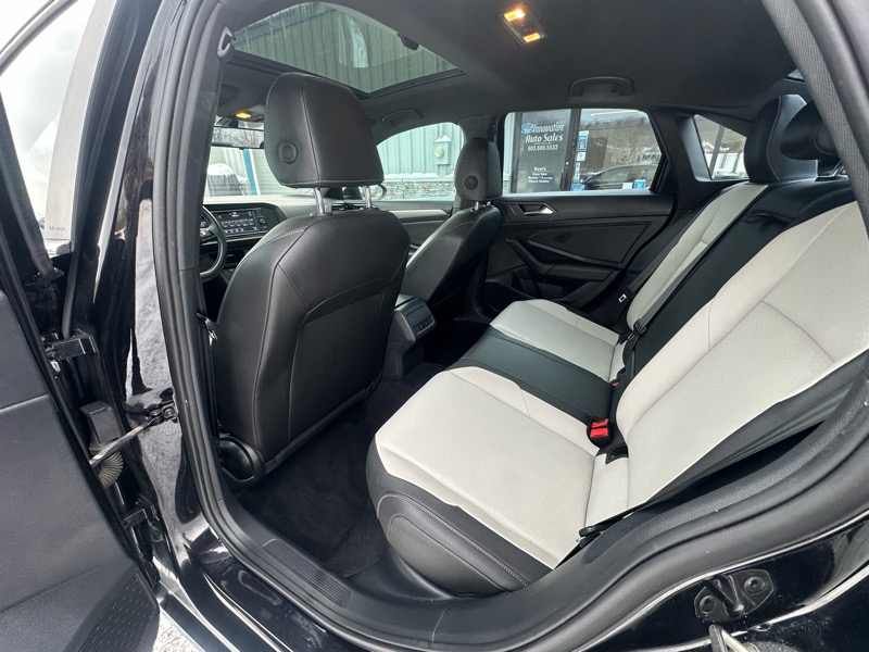 Volkswagen Jetta 1.4T R-Line 8A 2021