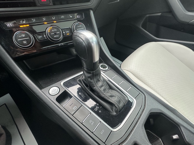 Volkswagen Jetta 1.4T R-Line 8A 2021