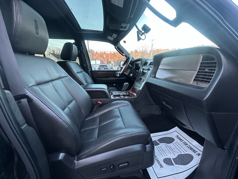 Lincoln Navigator 4WD 2011