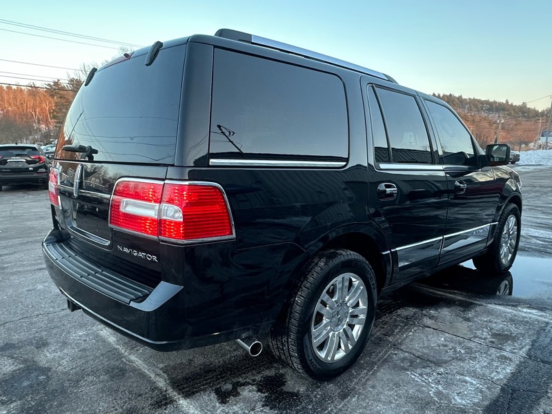 Lincoln Navigator 4WD 2011