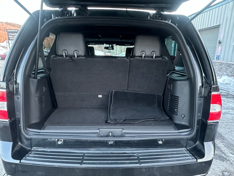 Lincoln Navigator 4WD 2011