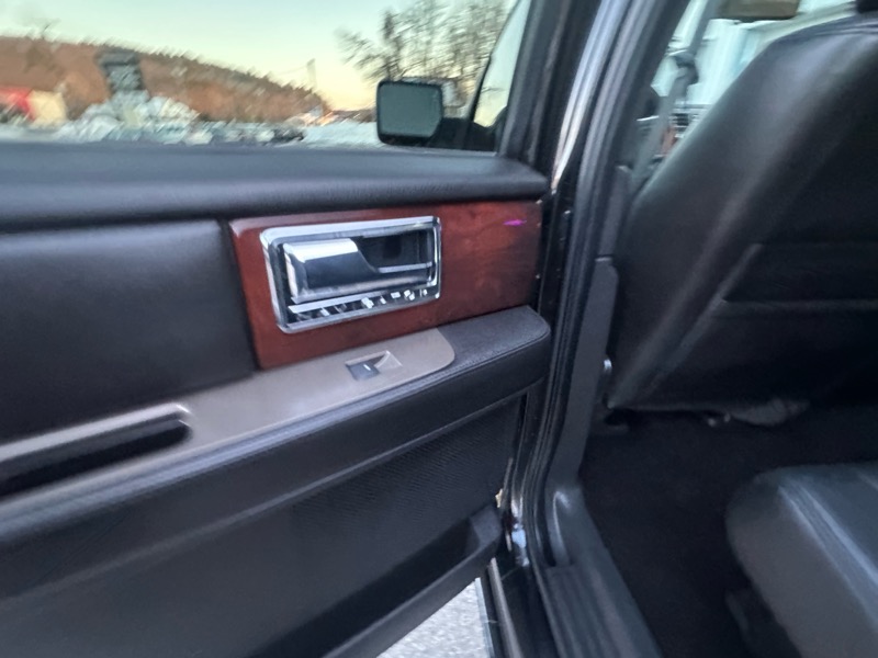 Lincoln Navigator 4WD 2011