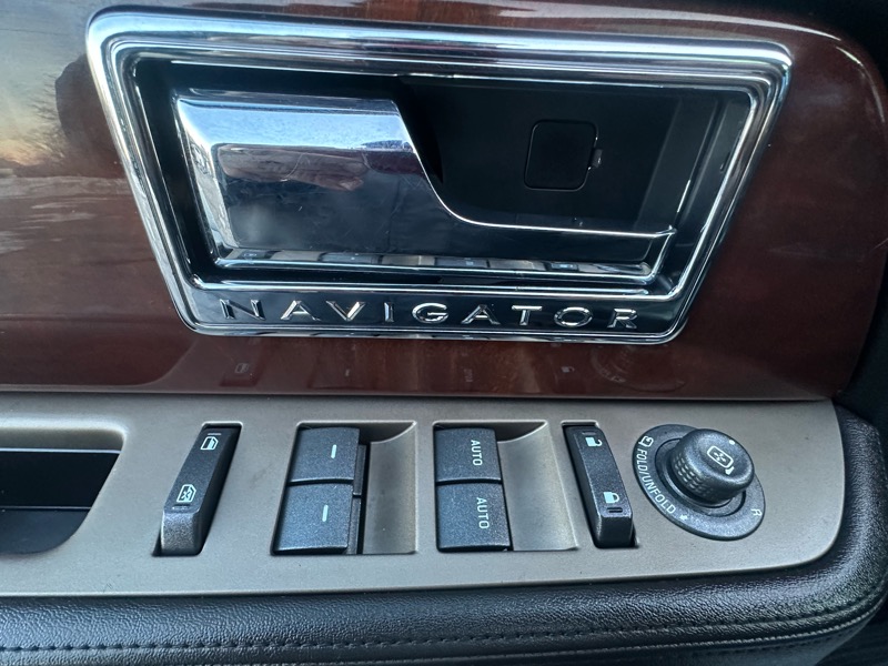 Lincoln Navigator 4WD 2011