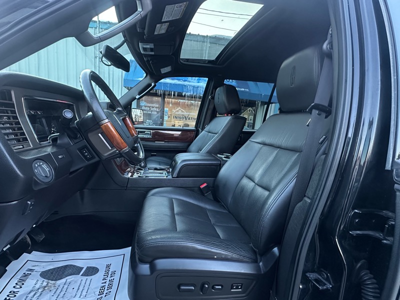 Lincoln Navigator 4WD 2011