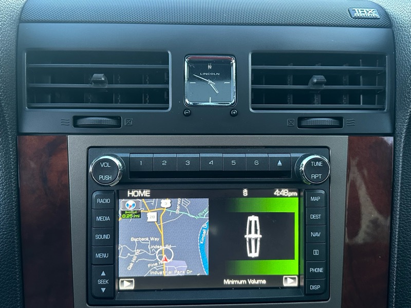 Lincoln Navigator 4WD 2011