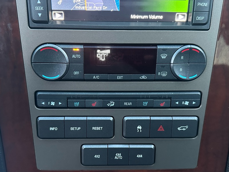 Lincoln Navigator 4WD 2011