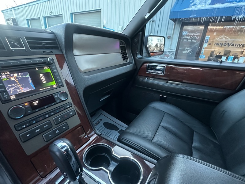 Lincoln Navigator 4WD 2011