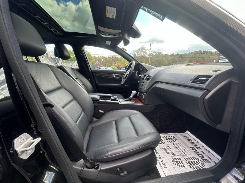 Mercedes-Benz C-Class C300 4MATIC Luxury Sedan 2011