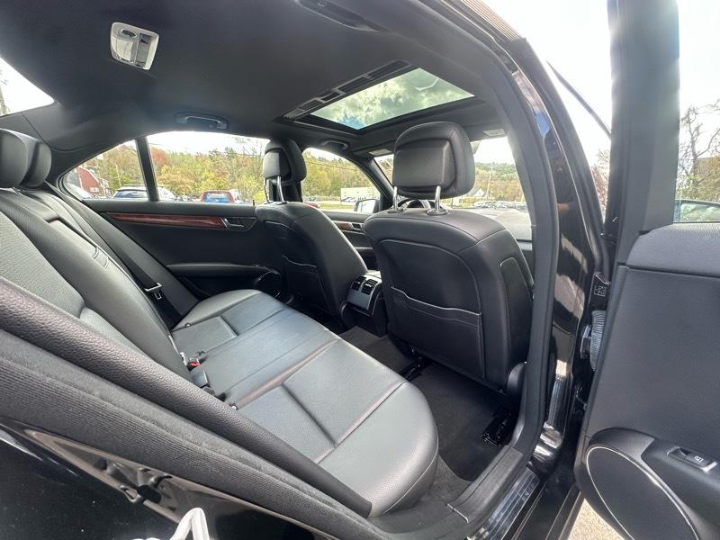 Mercedes-Benz C-Class C300 4MATIC Luxury Sedan 2011