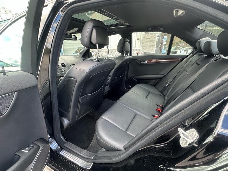 Mercedes-Benz C-Class C300 4MATIC Luxury Sedan 2011