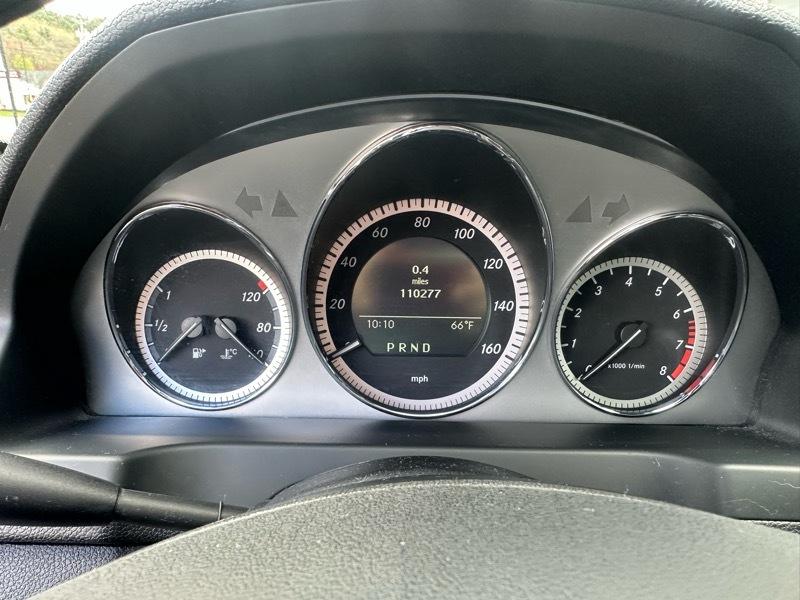 Mercedes-Benz C-Class C300 4MATIC Luxury Sedan 2011