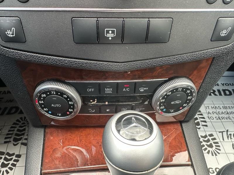 Mercedes-Benz C-Class C300 4MATIC Luxury Sedan 2011