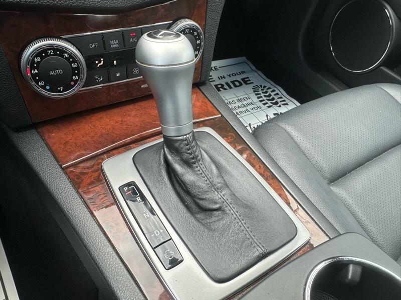 Mercedes-Benz C-Class C300 4MATIC Luxury Sedan 2011