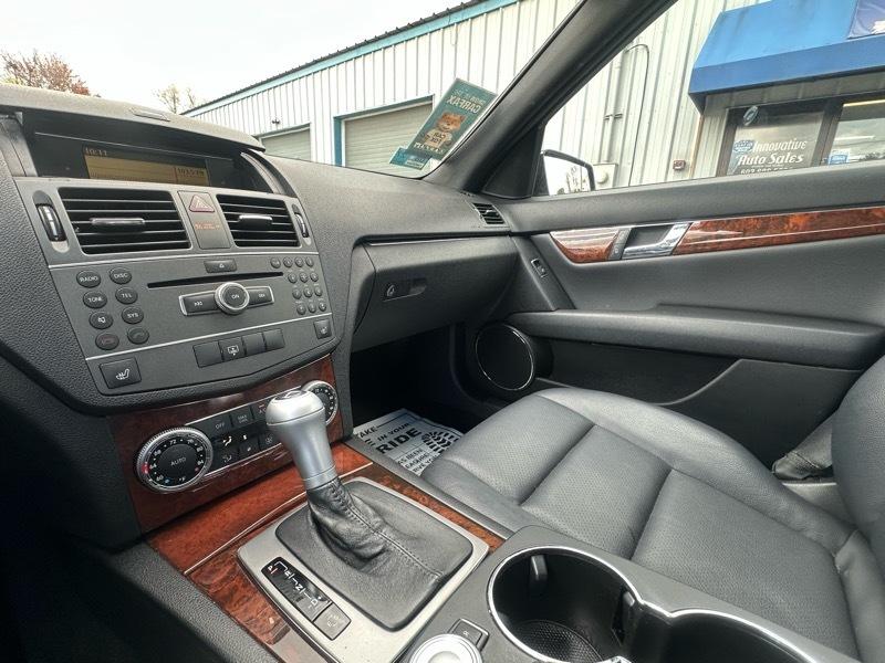 Mercedes-Benz C-Class C300 4MATIC Luxury Sedan 2011