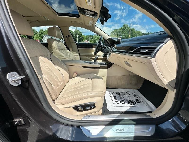 BMW 7-Series 750i xDrive 2016