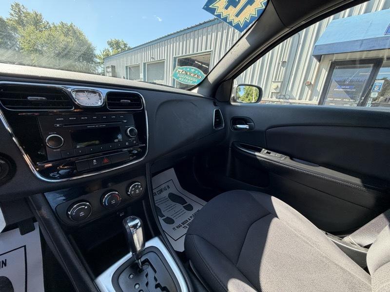 Chrysler 200 LX 2014